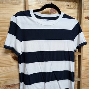 Old Navy Women's Navy Blue and White Striped Tee